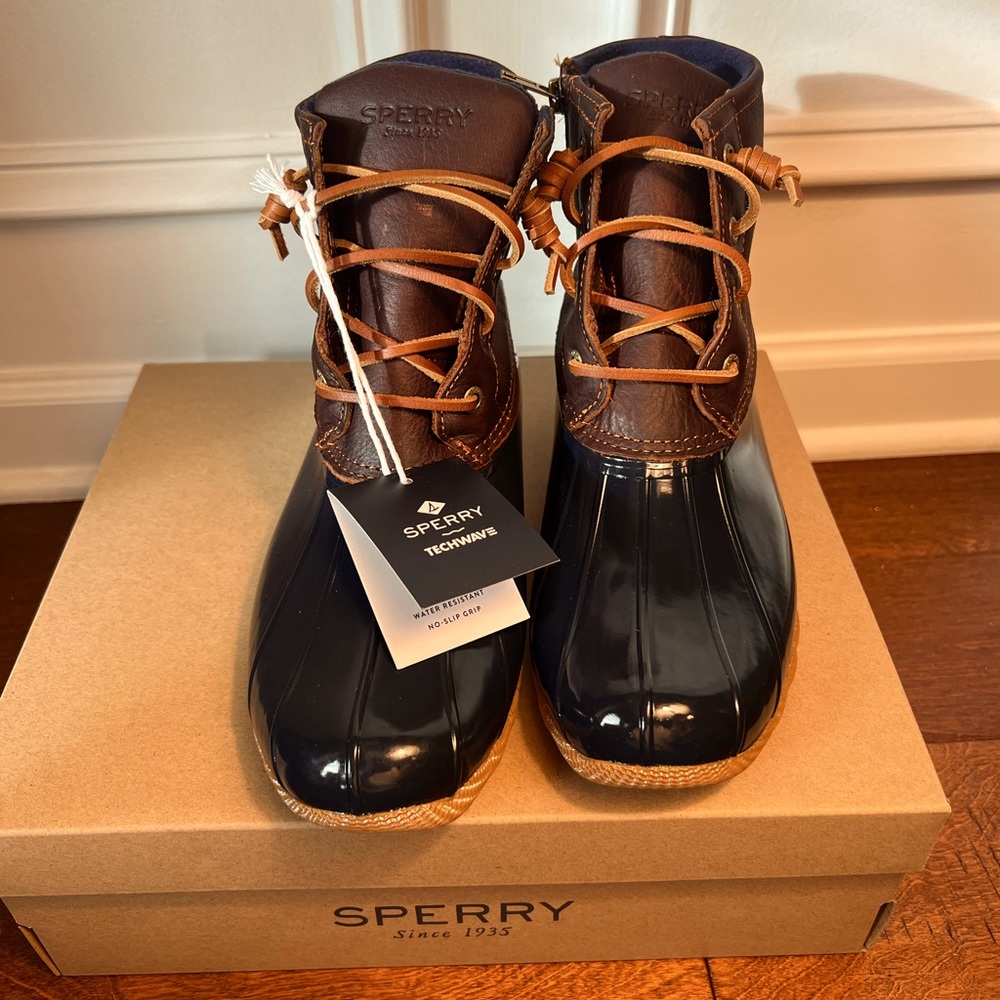 NIB Women’s size 8 1/2 Saltwater (rain boots) Sperrys